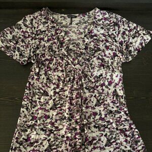 Daisy Fuentes - Short sleeve v-neck swing top - Size Large